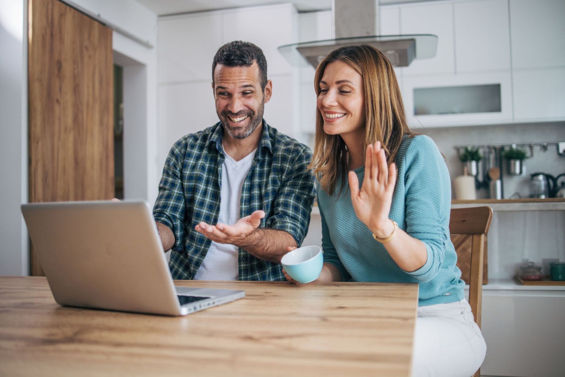 🧑‍💼 Conversations for Adults of All Generations (18+)